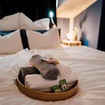 Rooftop Buddha Lounge - Im Dachgeschoss In Mit Waschmaschine Und Netflix Lejlighed