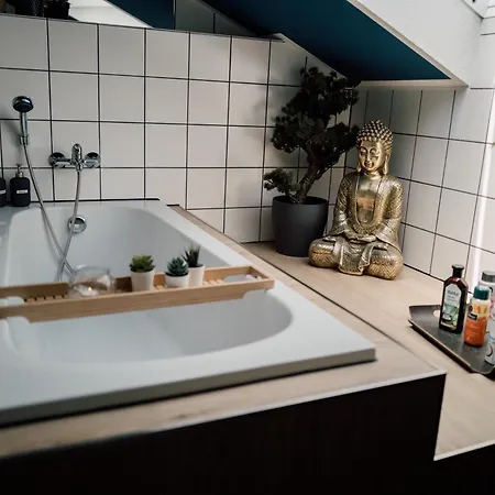 Rooftop Buddha Lounge - Im Dachgeschoss In Mit Waschmaschine Und Netflix 아파트 라이프치히