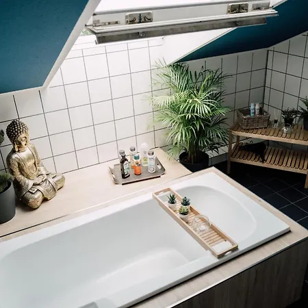 Apartment Rooftop Buddha Lounge - Im Dachgeschoss In Mit Waschmaschine Und Netflix